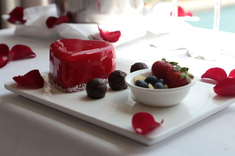 Bay La Sun Hotel And Marina - Emaar King Abdullah Economic City Экстерьер фото A dessert